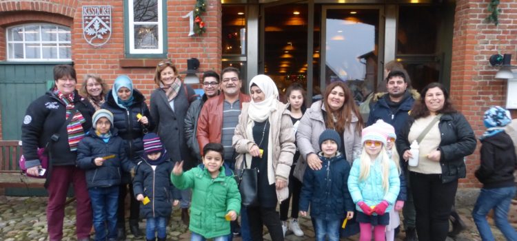 Leuchtende Kinderaugen – Ellerauer Flüchtlinge besuchen Kindertheater in Kisdorf